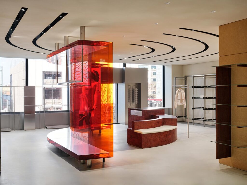 Stillbild ur J.Lindbergs nya butik i Sydkorea.