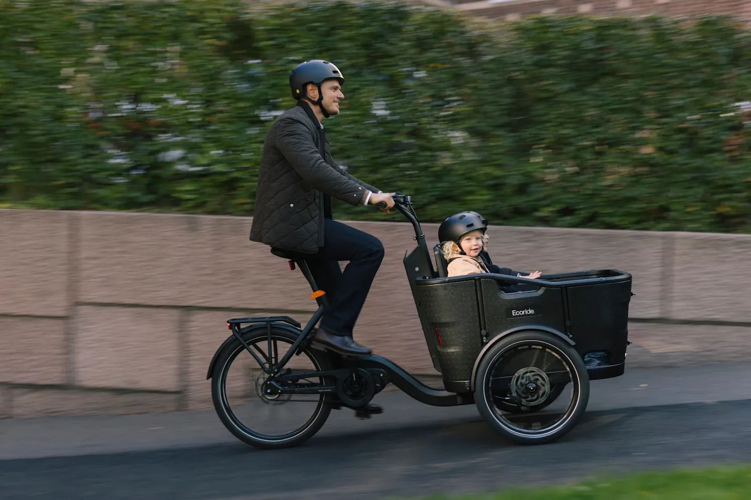 Ecoride lanserar ny eldriven lådcykel som ska göra familjepusslet smidigare