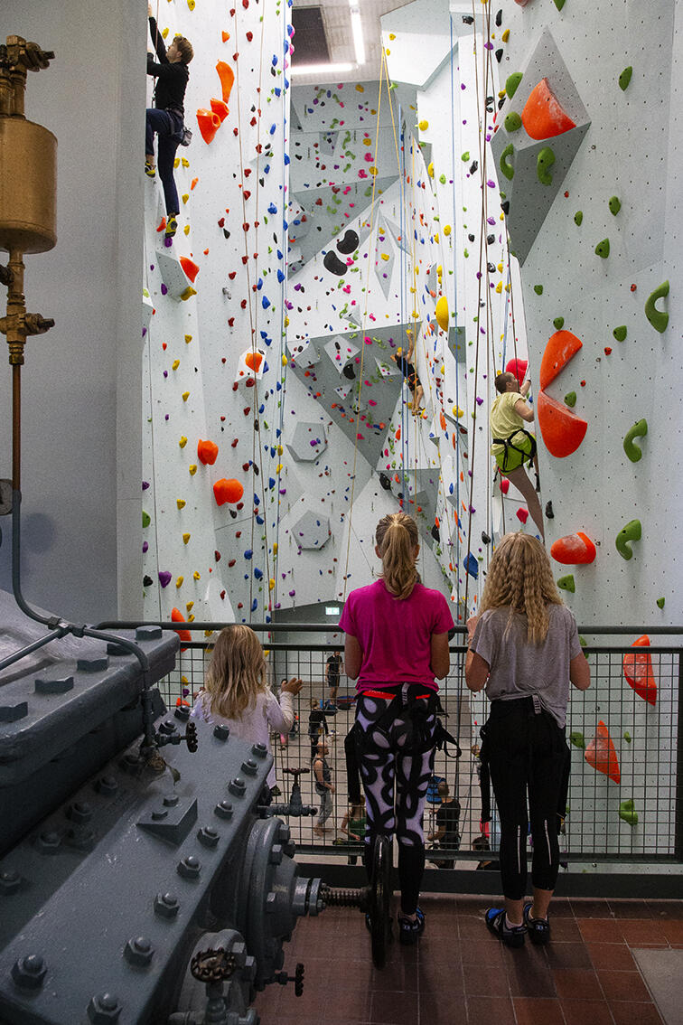 Rekordhögt klättergym har öppnat