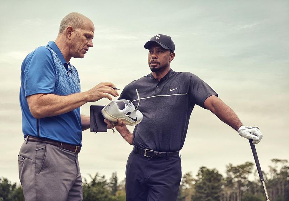 Tiger Woods gör comeback med nya skor, klubbor och bollar