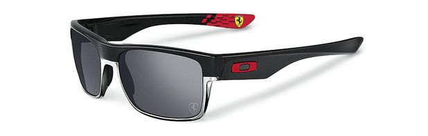 Oakley ser rött